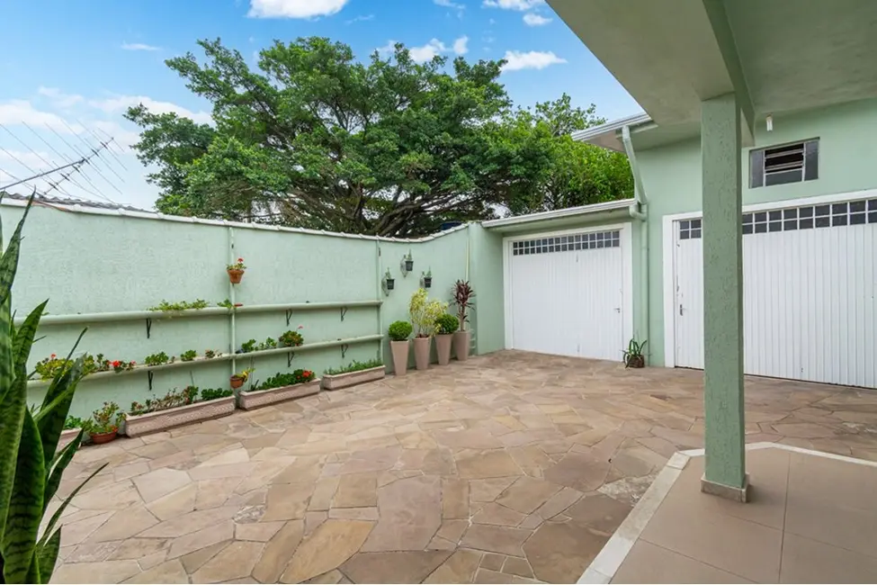 Casa com 3 quartos à venda, 228m2 em Niterói, Canoas - RS - imagem 4 Foto 4 de Casa com 3 quartos à venda, 228m2 em Niterói, Canoas - RS