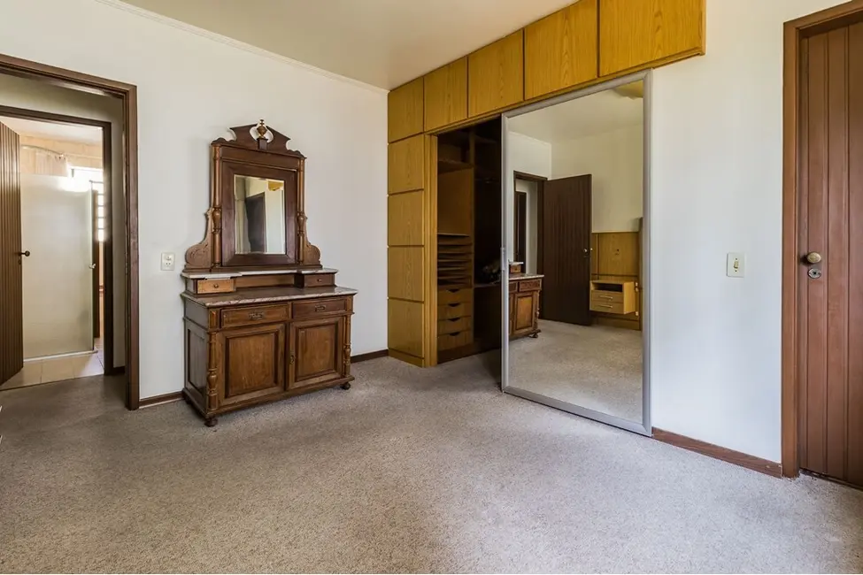 Foto 2 de Casa com 4 quartos à venda, 399m2 em Jardim Lindóia, Porto Alegre - RS