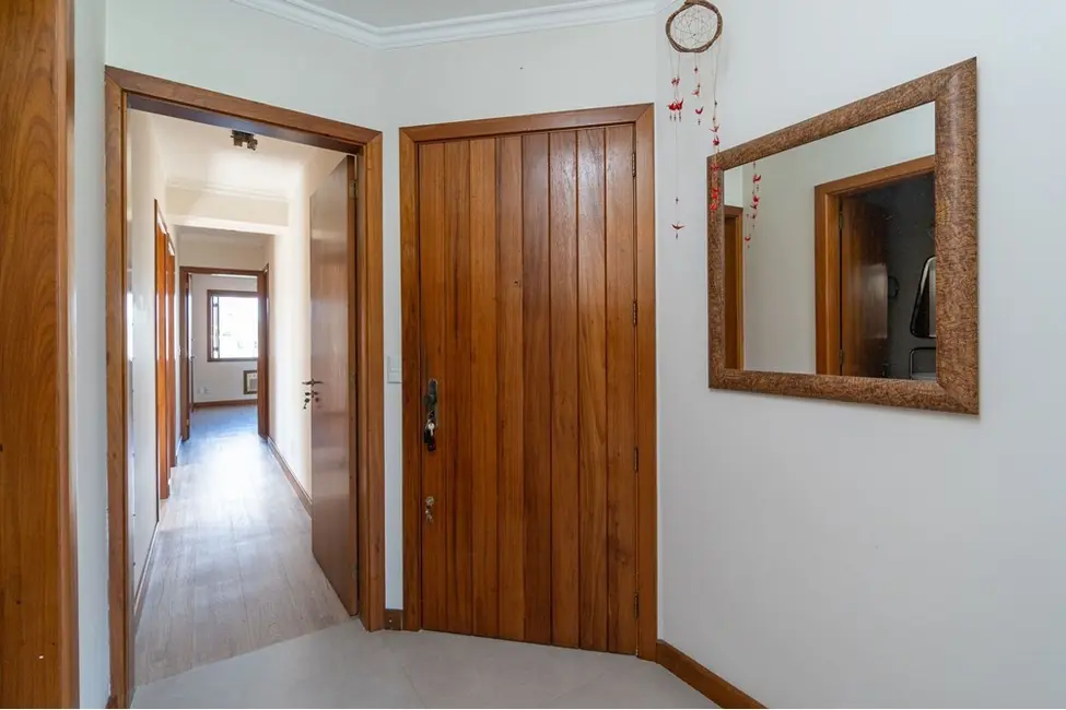 Apartamento com 3 quartos à venda, 97m2 em Menino Deus, Porto Alegre - RS - imagem 8 Foto 8 de Apartamento com 3 quartos à venda, 97m2 em Menino Deus, Porto Alegre - RS