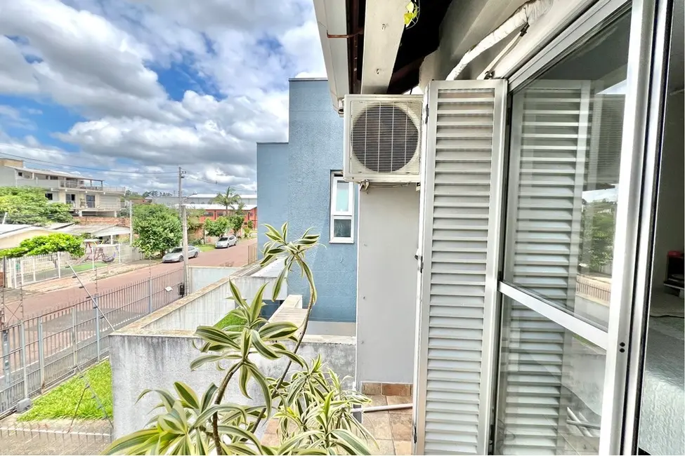 Casa com 4 quartos à venda, 227m2 em Estância Velha, Canoas - RS - imagem 3 Foto 3 de Casa com 4 quartos à venda, 227m2 em Estância Velha, Canoas - RS