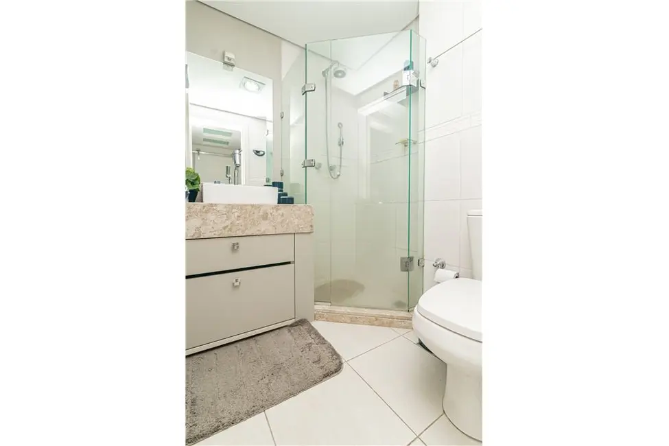 Apartamento com 3 quartos à venda, 104m2 em Bela Vista, Porto Alegre - RS - imagem 8 Foto 8 de Apartamento com 3 quartos à venda, 104m2 em Bela Vista, Porto Alegre - RS