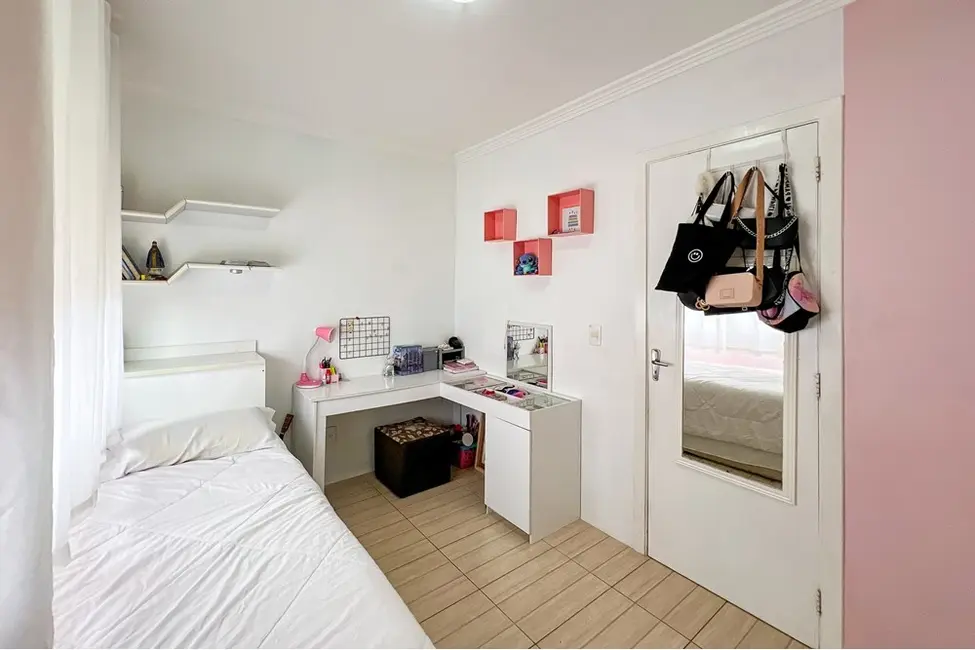 Casa de Condomínio com 2 quartos à venda, 103m2 em Rio Branco, Canoas - RS - imagem 4 Foto 4 de Casa de Condomínio com 2 quartos à venda, 103m2 em Rio Branco, Canoas - RS