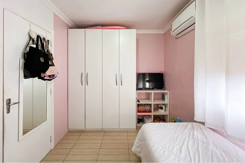 Casa de Condomínio com 2 quartos à venda, 103m2 em Rio Branco, Canoas - RS - imagem 2 Foto 2 de Casa de Condomínio com 2 quartos à venda, 103m2 em Rio Branco, Canoas - RS