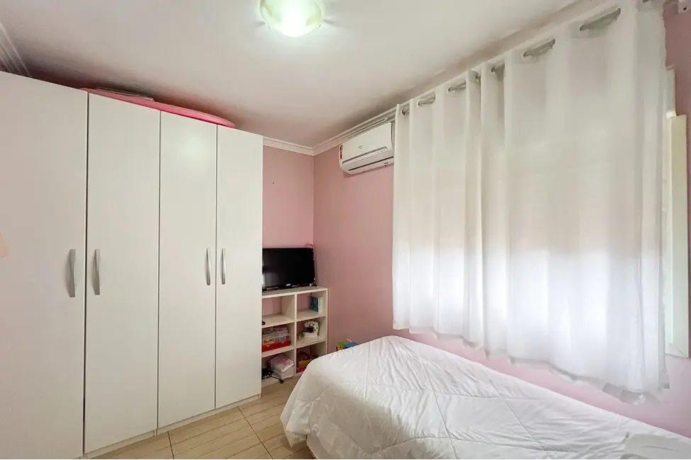 Casa de Condomínio com 2 quartos à venda, 103m2 em Rio Branco, Canoas - RS - imagem 3 Foto 3 de Casa de Condomínio com 2 quartos à venda, 103m2 em Rio Branco, Canoas - RS