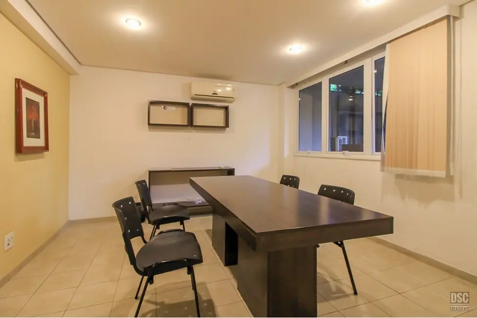 Apartamento com 2 quartos à venda, 80m2 em Menino Deus, Porto Alegre - RS - imagem 4 Foto 4 de Apartamento com 2 quartos à venda, 80m2 em Menino Deus, Porto Alegre - RS