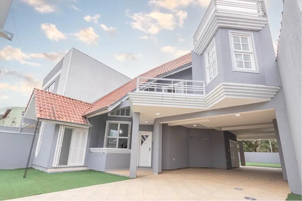 Casa com 4 quartos à venda, 378m2 em Centro, Canoas - RS - imagem 1 Foto 1 de Casa com 4 quartos à venda, 378m2 em Centro, Canoas - RS