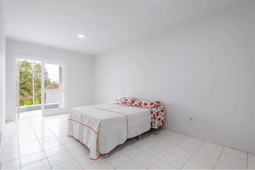 Casa com 4 quartos à venda, 378m2 em Centro, Canoas - RS - imagem 3 Foto 3 de Casa com 4 quartos à venda, 378m2 em Centro, Canoas - RS