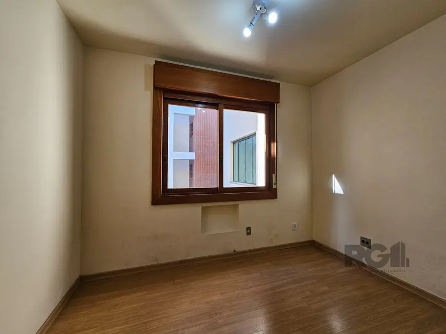 Foto 2 de Apartamento com 2 quartos à venda, 70m2 em Auxiliadora, Porto Alegre - RS