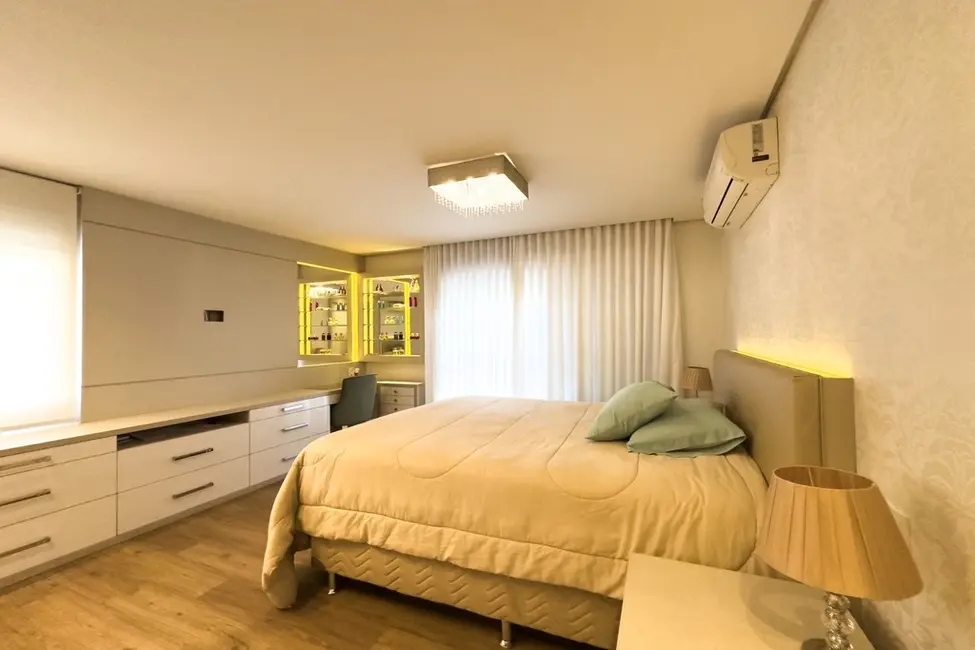 Foto 6 de Apartamento com 3 quartos à venda, 258m2 em Petrópolis, Porto Alegre - RS