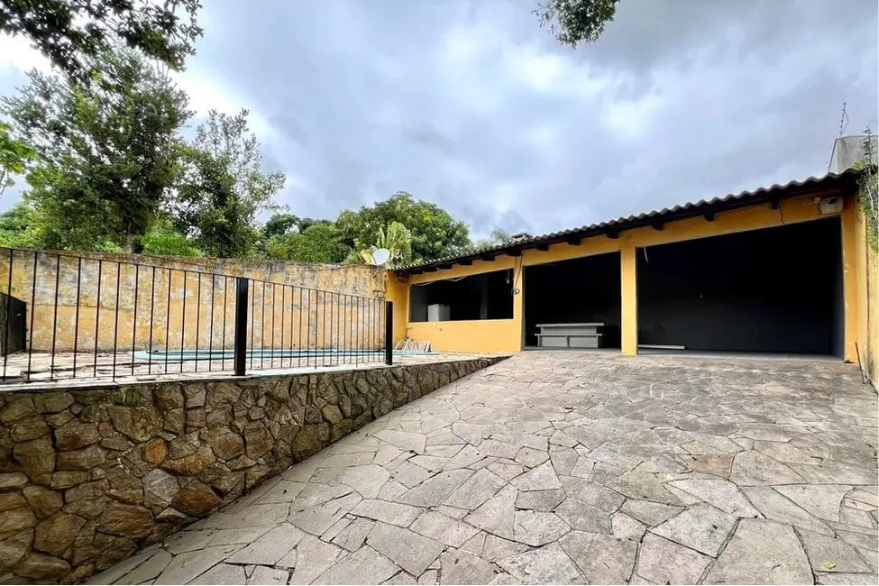 Casa com 2 quartos à venda, 200m2 em Nossa Senhora das Graças, Canoas - RS - imagem 2 Foto 2 de Casa com 2 quartos à venda, 200m2 em Nossa Senhora das Graças, Canoas - RS