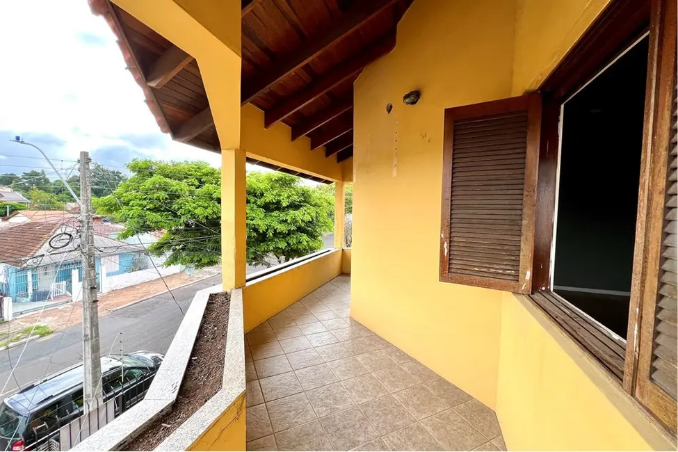 Casa com 2 quartos à venda, 200m2 em Nossa Senhora das Graças, Canoas - RS - imagem 3 Foto 3 de Casa com 2 quartos à venda, 200m2 em Nossa Senhora das Graças, Canoas - RS