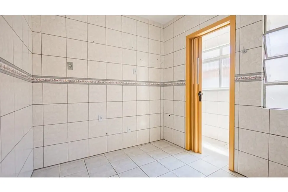 Foto 2 de Apartamento com 2 quartos à venda, 46m2 em Rubem Berta, Porto Alegre - RS