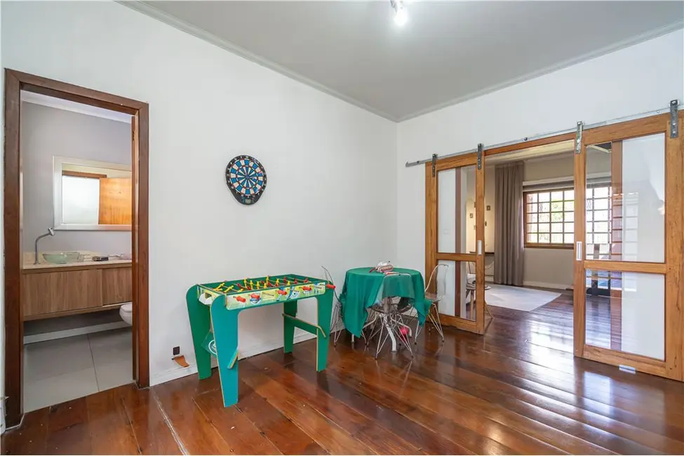 Casa com 4 quartos à venda, 300m2 em Jardim Lindóia, Porto Alegre - RS - imagem 3 Foto 3 de Casa com 4 quartos à venda, 300m2 em Jardim Lindóia, Porto Alegre - RS