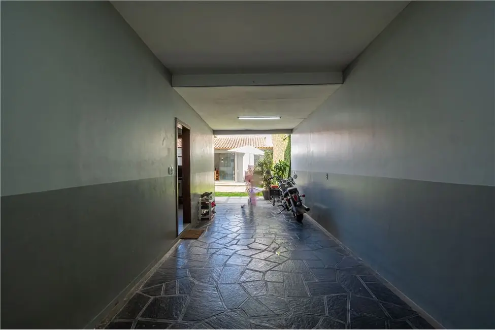 Casa com 4 quartos à venda, 300m2 em Jardim Lindóia, Porto Alegre - RS - imagem 9 Foto 9 de Casa com 4 quartos à venda, 300m2 em Jardim Lindóia, Porto Alegre - RS