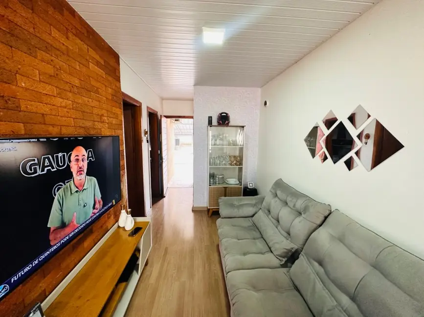 Casa com 2 quartos à venda, 48m2 em Restinga, Porto Alegre - RS - imagem 3 Foto 3 de Casa com 2 quartos à venda, 48m2 em Restinga, Porto Alegre - RS