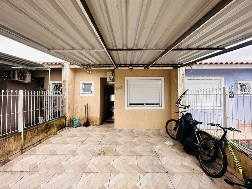 Casa com 2 quartos à venda, 48m2 em Restinga, Porto Alegre - RS - imagem 1 Foto 1 de Casa com 2 quartos à venda, 48m2 em Restinga, Porto Alegre - RS