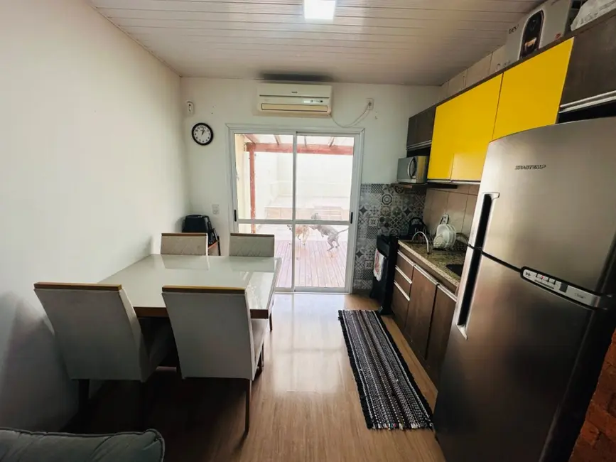 Casa com 2 quartos à venda, 48m2 em Restinga, Porto Alegre - RS - imagem 5 Foto 5 de Casa com 2 quartos à venda, 48m2 em Restinga, Porto Alegre - RS