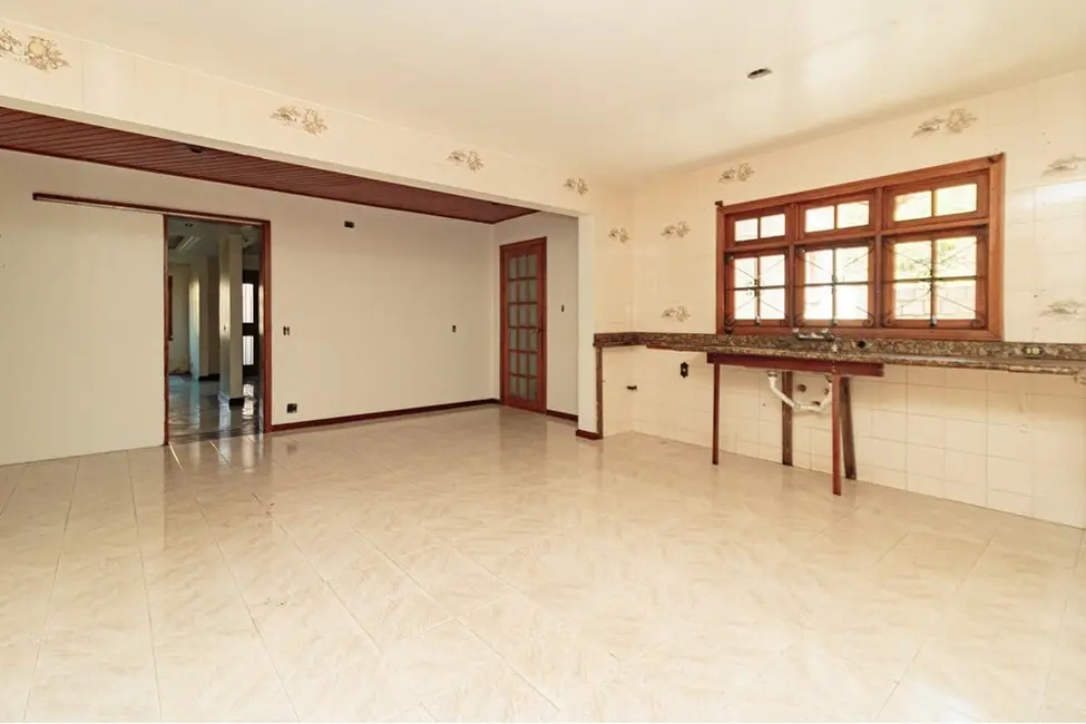 Casa com 3 quartos à venda, 380m2 em Rubem Berta, Porto Alegre - RS - imagem 6 Foto 6 de Casa com 3 quartos à venda, 380m2 em Rubem Berta, Porto Alegre - RS