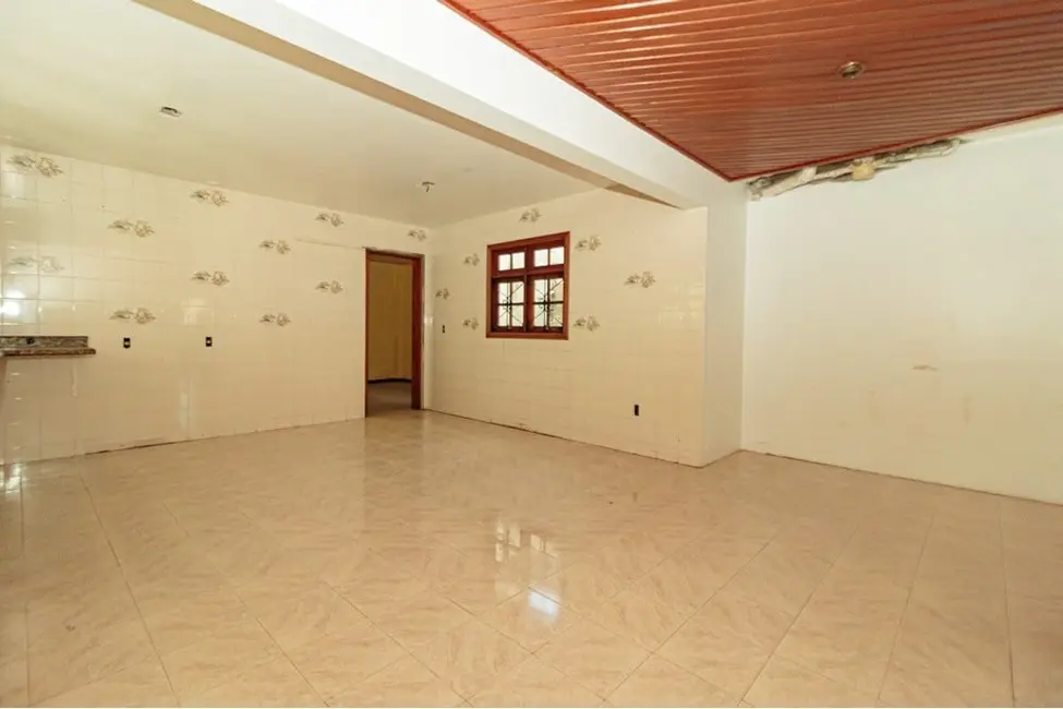 Casa com 3 quartos à venda, 380m2 em Rubem Berta, Porto Alegre - RS - imagem 7 Foto 7 de Casa com 3 quartos à venda, 380m2 em Rubem Berta, Porto Alegre - RS