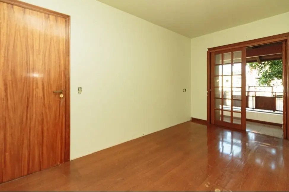 Foto 2 de Casa com 3 quartos à venda, 380m2 em Rubem Berta, Porto Alegre - RS