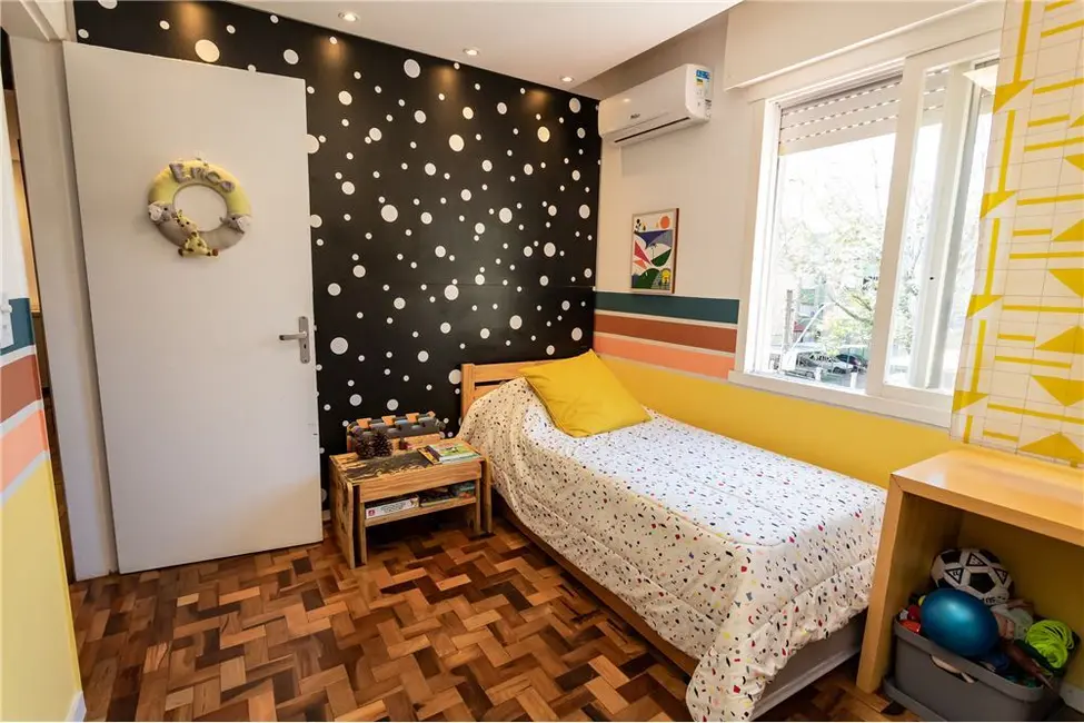 Foto 2 de Apartamento com 2 quartos à venda, 69m2 em Humaitá, Porto Alegre - RS