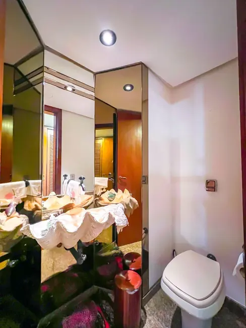Apartamento com 3 quartos à venda, 240m2 em Moinhos de Vento, Porto Alegre - RS - imagem 9 Foto 9 de Apartamento com 3 quartos à venda, 240m2 em Moinhos de Vento, Porto Alegre - RS