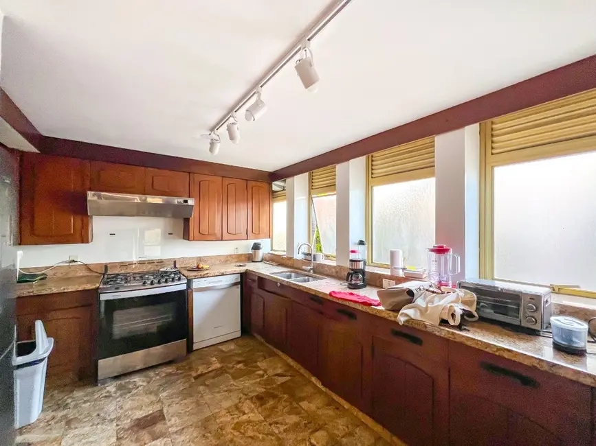 Apartamento com 3 quartos à venda, 240m2 em Moinhos de Vento, Porto Alegre - RS - imagem 3 Foto 3 de Apartamento com 3 quartos à venda, 240m2 em Moinhos de Vento, Porto Alegre - RS