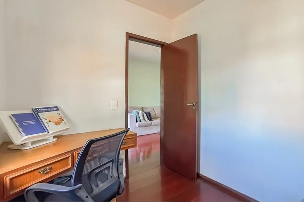 Casa com 5 quartos à venda, 208m2 em Porto Alegre - RS - imagem 6 Foto 6 de Casa com 5 quartos à venda, 208m2 em Porto Alegre - RS