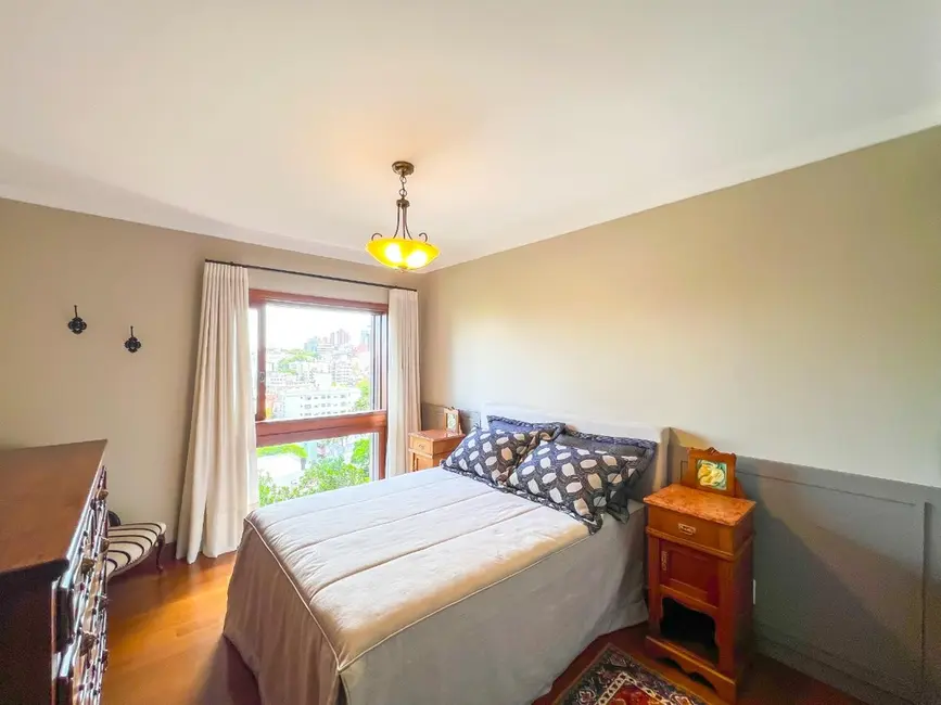 Apartamento com 3 quartos à venda, 195m2 em Auxiliadora, Porto Alegre - RS - imagem 7 Foto 7 de Apartamento com 3 quartos à venda, 195m2 em Auxiliadora, Porto Alegre - RS