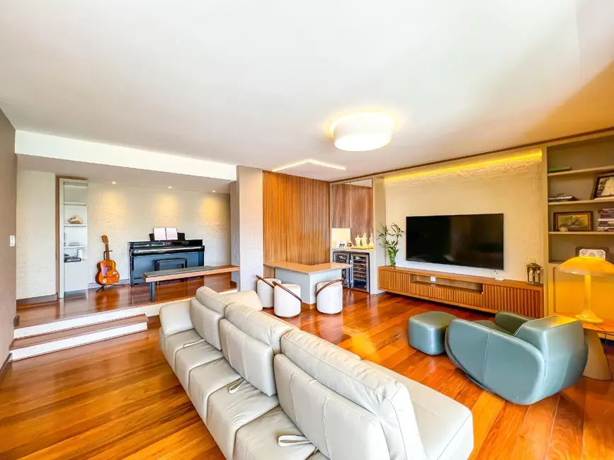 Apartamento com 3 quartos à venda, 195m2 em Auxiliadora, Porto Alegre - RS - imagem 1 Foto 1 de Apartamento com 3 quartos à venda, 195m2 em Auxiliadora, Porto Alegre - RS
