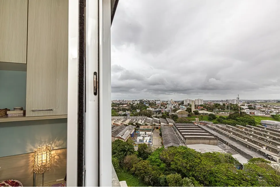 Foto 2 de Apartamento com 3 quartos à venda, 62m2 em São Sebastião, Porto Alegre - RS