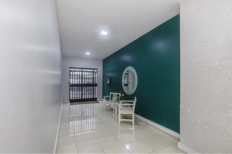 Apartamento com 2 quartos à venda, 78m2 em Moinhos de Vento, Porto Alegre - RS - imagem 4 Foto 4 de Apartamento com 2 quartos à venda, 78m2 em Moinhos de Vento, Porto Alegre - RS