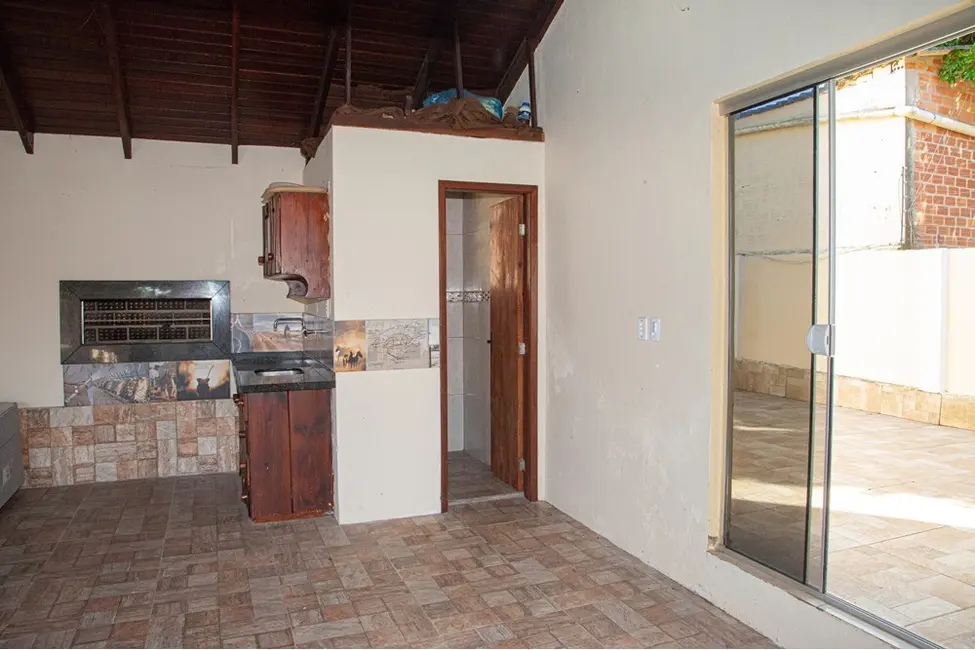 Foto 2 de Casa com 2 quartos à venda, 186m2 em Fiuza, Viamao - RS