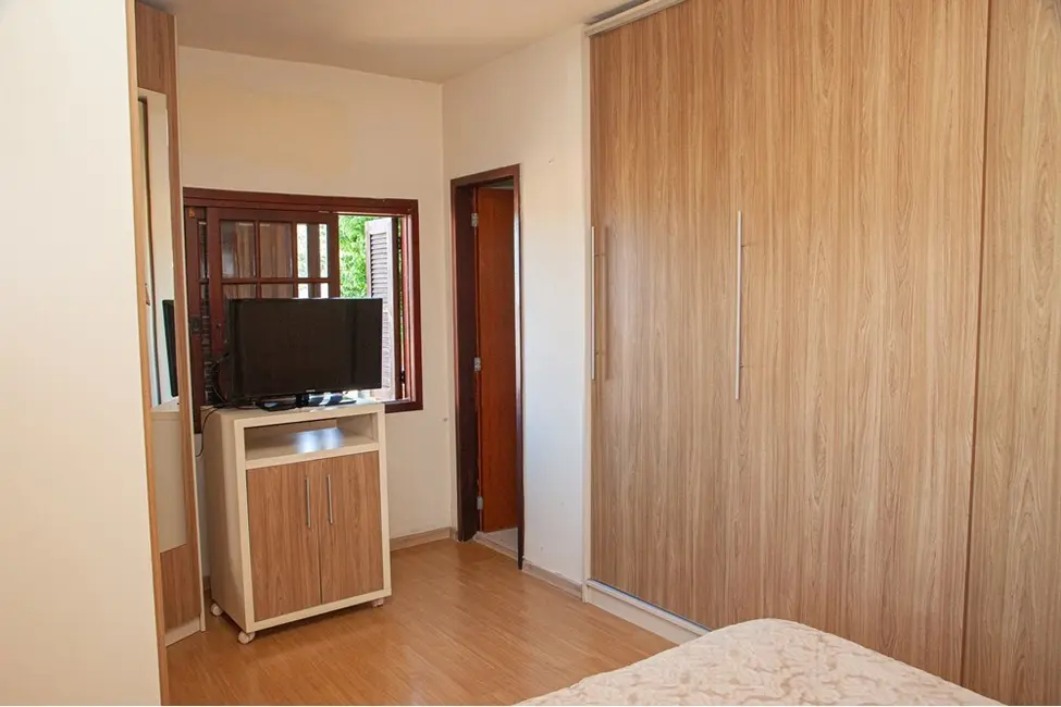 Foto 4 de Casa com 2 quartos à venda, 186m2 em Fiuza, Viamao - RS