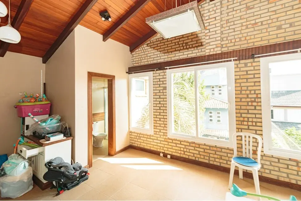 Casa com 4 quartos à venda, 410m2 em Chácara das Pedras, Porto Alegre - RS - imagem 3 Foto 3 de Casa com 4 quartos à venda, 410m2 em Chácara das Pedras, Porto Alegre - RS