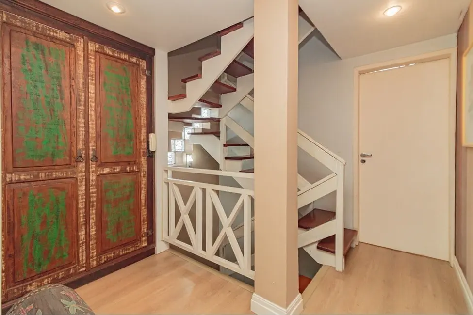 Casa com 4 quartos à venda, 410m2 em Chácara das Pedras, Porto Alegre - RS - imagem 2 Foto 2 de Casa com 4 quartos à venda, 410m2 em Chácara das Pedras, Porto Alegre - RS