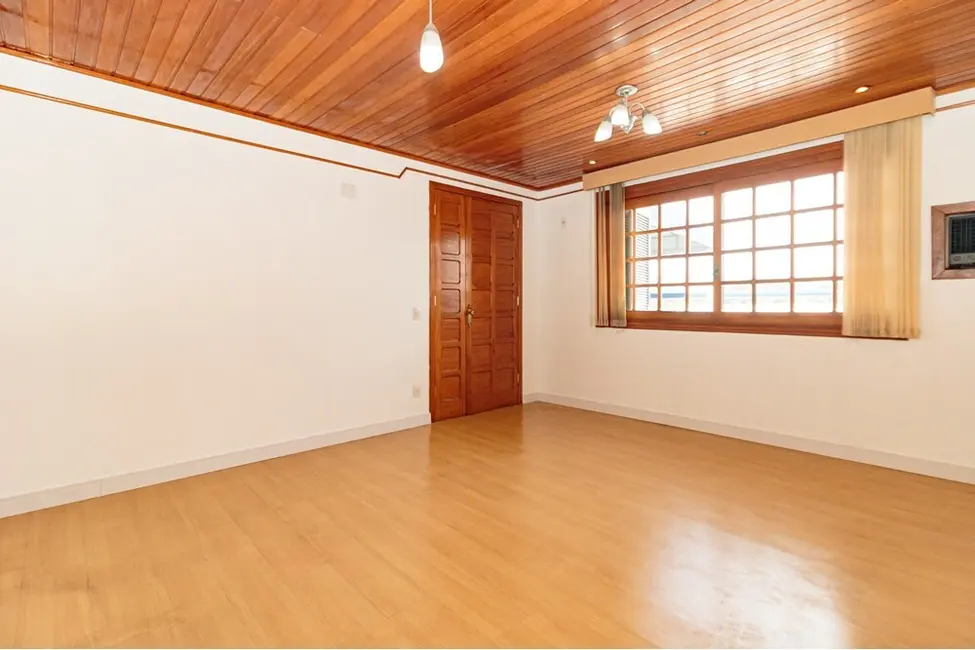 Cobertura com 3 quartos à venda, 214m2 em Passo da Areia, Porto Alegre - RS - imagem 9 Foto 9 de Cobertura com 3 quartos à venda, 214m2 em Passo da Areia, Porto Alegre - RS