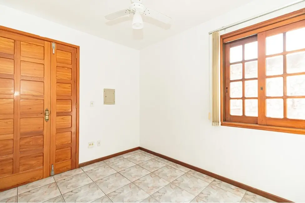 Cobertura com 3 quartos à venda, 214m2 em Passo da Areia, Porto Alegre - RS - imagem 6 Foto 6 de Cobertura com 3 quartos à venda, 214m2 em Passo da Areia, Porto Alegre - RS