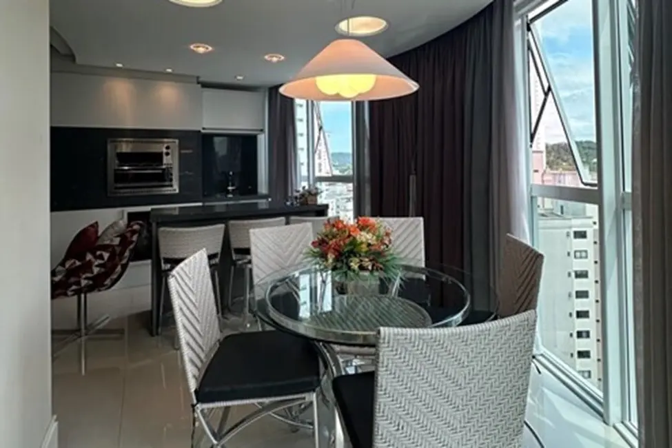 Apartamento com 3 quartos à venda, 136m2 em Centro, Balneario Camboriu - SC - imagem 3 Foto 3 de Apartamento com 3 quartos à venda, 136m2 em Centro, Balneario Camboriu - SC