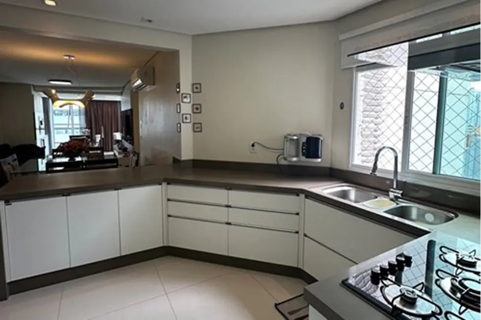 Apartamento com 3 quartos à venda, 136m2 em Centro, Balneario Camboriu - SC - imagem 7 Foto 7 de Apartamento com 3 quartos à venda, 136m2 em Centro, Balneario Camboriu - SC