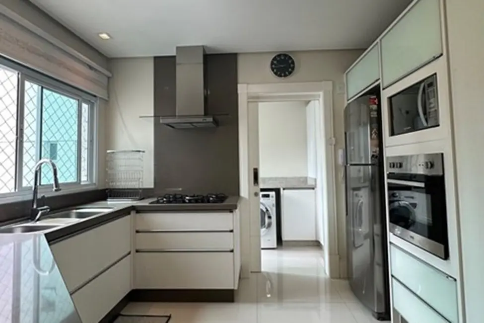 Apartamento com 3 quartos à venda, 136m2 em Centro, Balneario Camboriu - SC - imagem 9 Foto 9 de Apartamento com 3 quartos à venda, 136m2 em Centro, Balneario Camboriu - SC