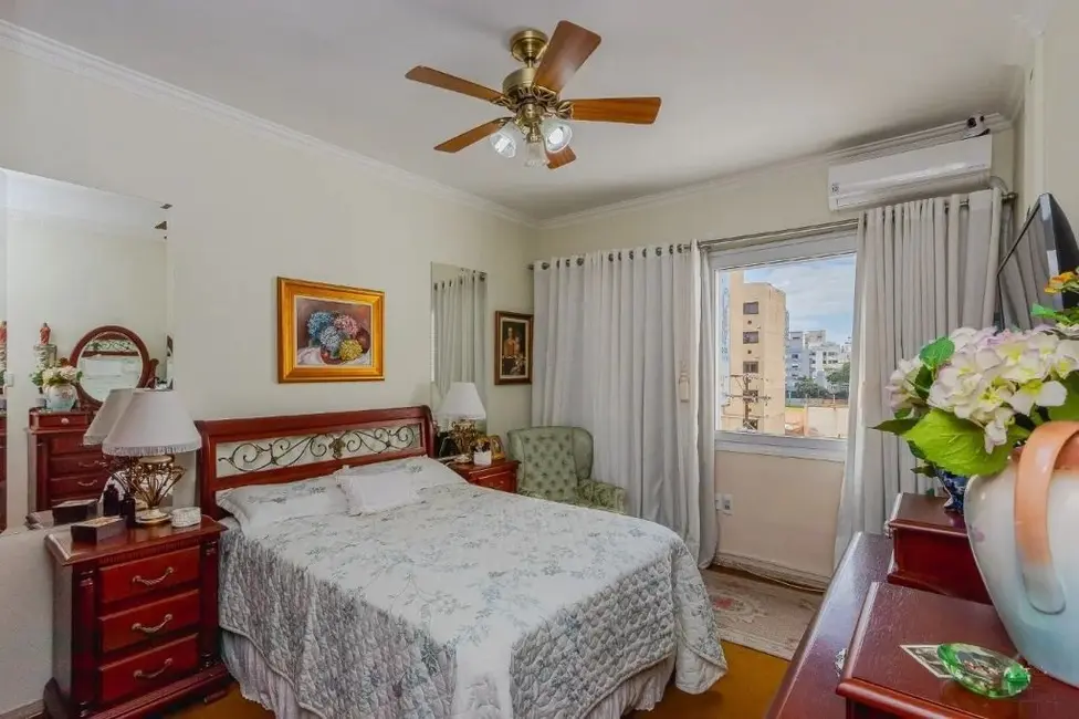 Apartamento com 3 quartos à venda, 120m2 em Rio Branco, Porto Alegre - RS - imagem 9 Foto 9 de Apartamento com 3 quartos à venda, 120m2 em Rio Branco, Porto Alegre - RS