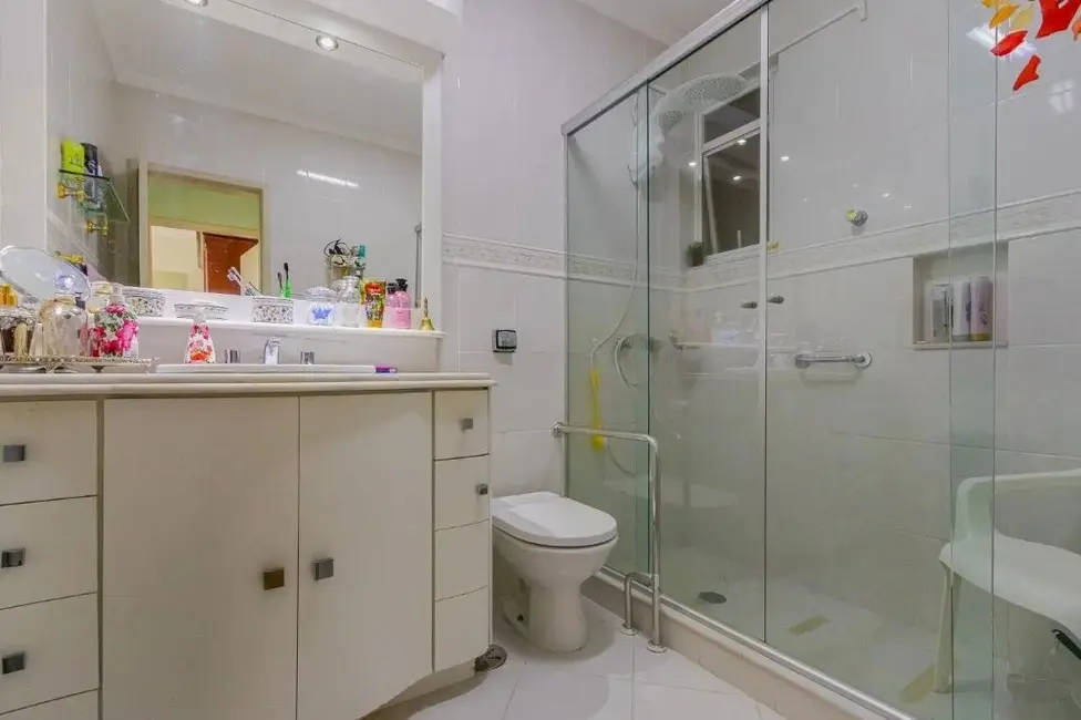 Apartamento com 3 quartos à venda, 120m2 em Rio Branco, Porto Alegre - RS - imagem 6 Foto 6 de Apartamento com 3 quartos à venda, 120m2 em Rio Branco, Porto Alegre - RS