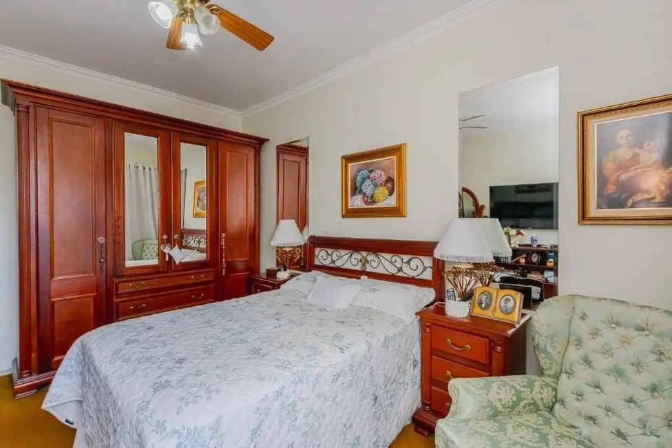 Apartamento com 3 quartos à venda, 120m2 em Rio Branco, Porto Alegre - RS - imagem 8 Foto 8 de Apartamento com 3 quartos à venda, 120m2 em Rio Branco, Porto Alegre - RS