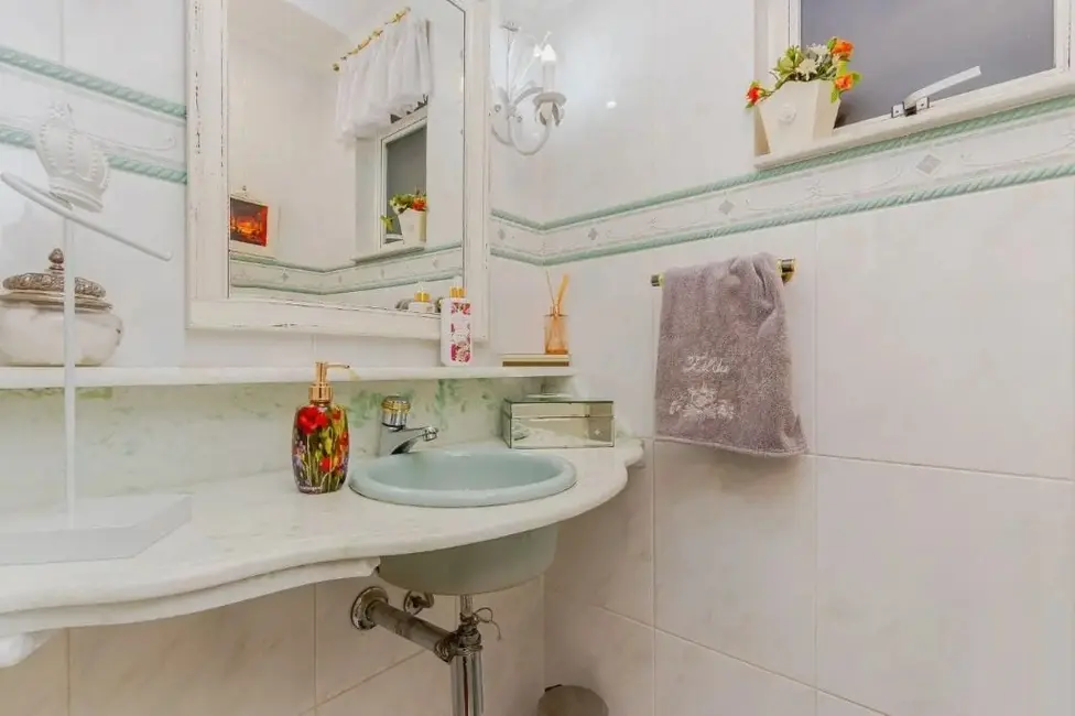 Apartamento com 3 quartos à venda, 120m2 em Rio Branco, Porto Alegre - RS - imagem 7 Foto 7 de Apartamento com 3 quartos à venda, 120m2 em Rio Branco, Porto Alegre - RS