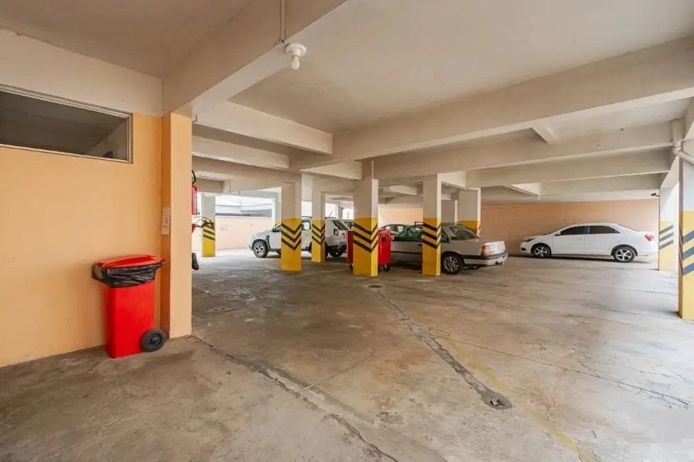 Apartamento com 3 quartos à venda, 120m2 em Rio Branco, Porto Alegre - RS - imagem 3 Foto 3 de Apartamento com 3 quartos à venda, 120m2 em Rio Branco, Porto Alegre - RS