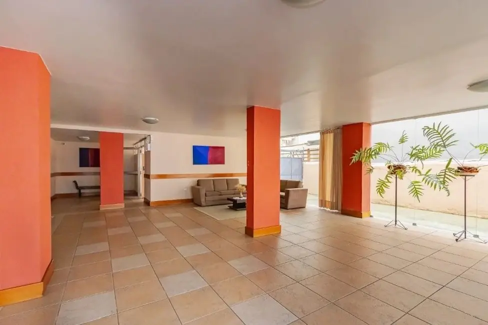 Apartamento com 3 quartos à venda, 120m2 em Rio Branco, Porto Alegre - RS - imagem 4 Foto 4 de Apartamento com 3 quartos à venda, 120m2 em Rio Branco, Porto Alegre - RS