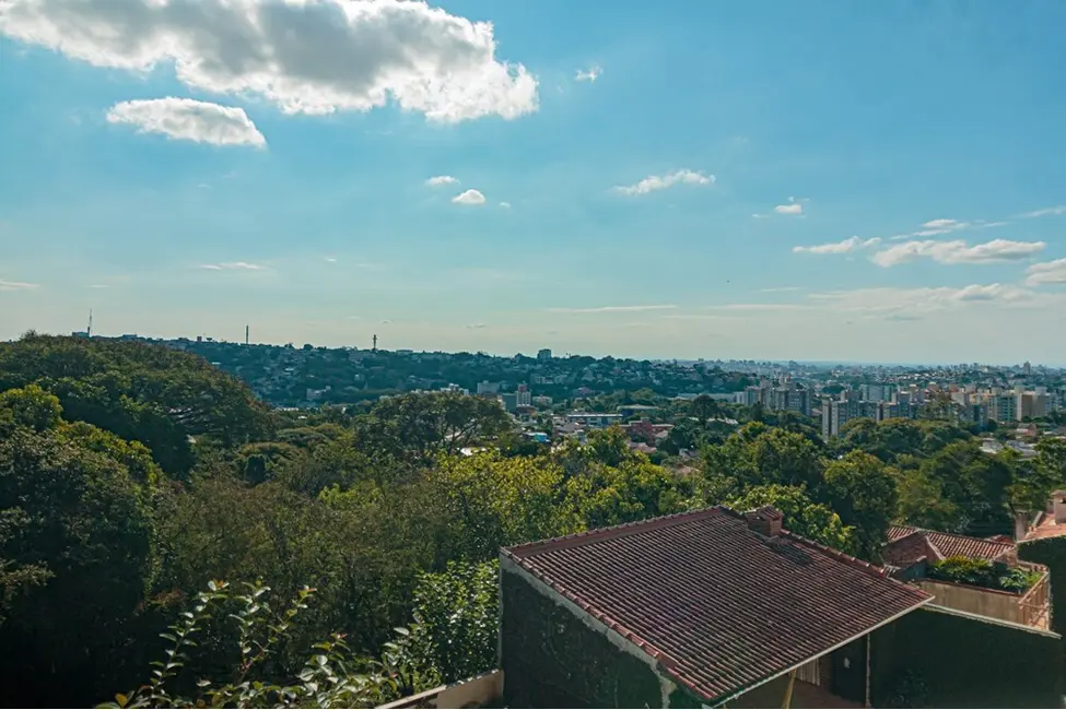 Casa com 4 quartos à venda, 278m2 em Teresópolis, Porto Alegre - RS - imagem 8 Foto 8 de Casa com 4 quartos à venda, 278m2 em Teresópolis, Porto Alegre - RS