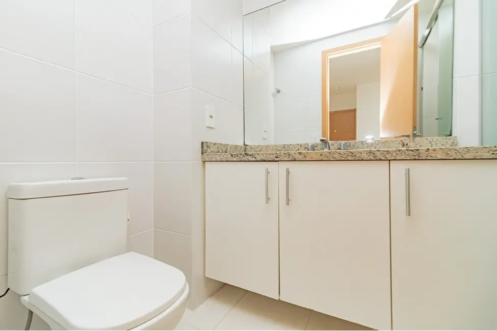 Foto 2 de Apartamento com 2 quartos à venda, 82m2 em Passo da Areia, Porto Alegre - RS