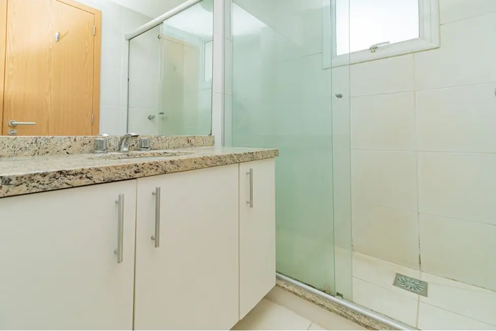 Foto 4 de Apartamento com 2 quartos à venda, 82m2 em Passo da Areia, Porto Alegre - RS